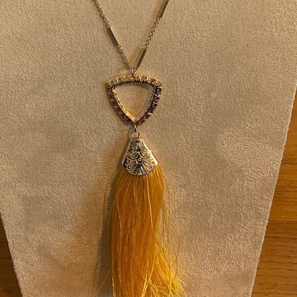 Express boho yellow tassel gold necklace - Picture 2 of 4